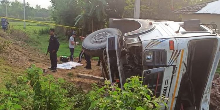 सिरहामा टिपर दुर्घटना चालकको मृत्यु