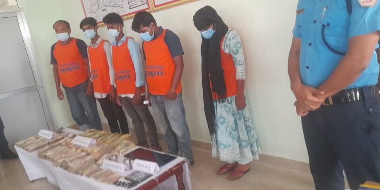 लागूऔषध र अवैध रकमसहित सिरहाबाट पाँच जना पक्राउ