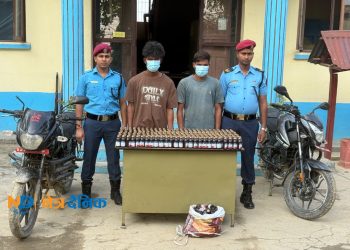 लहानमा ४४३ बोतल ओनरेक्स लागू औषधसहित २ जना पक्राउ