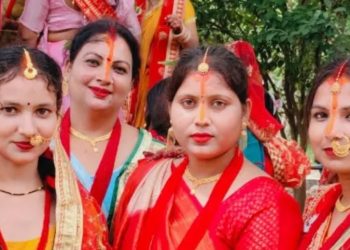 पति दीर्घायुको कामनामा वट वृक्षको पूजा, दिनभर निराहार बस्दै ब्रतालु