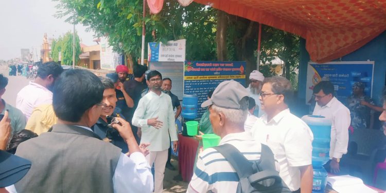 गर्मीको प्रकोपमा राहत: कृष्णनगर बसपार्कमा निशुल्क पानी वितरण