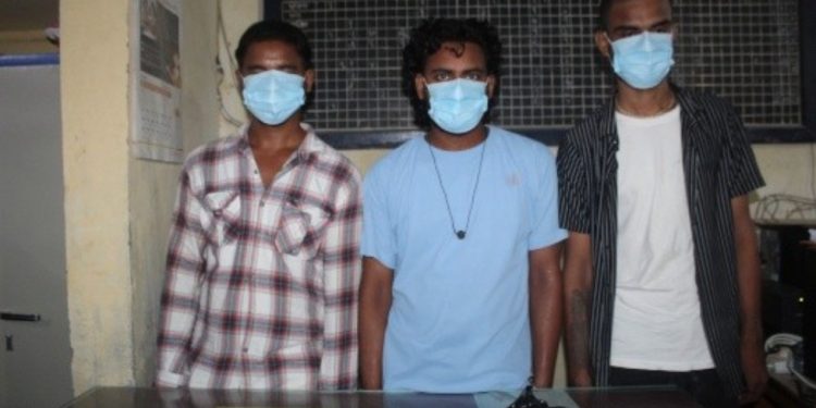 लहानमा लागुऔषधसहित तीन युवा पक्राउ