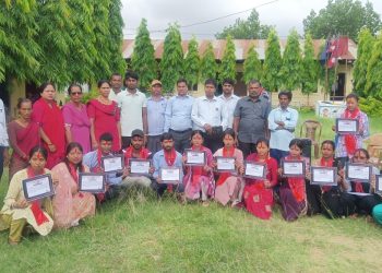 जनता माध्यमिक विद्यालयमा शिक्षण अभ्यास पुरा, विद्यार्थीलाई खादा र टीकासहित बिदाइ