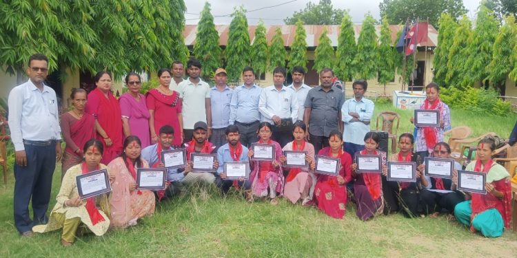 जनता माध्यमिक विद्यालयमा शिक्षण अभ्यास पुरा, विद्यार्थीलाई खादा र टीकासहित बिदाइ