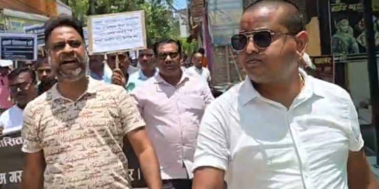 लहानसहित देशभरका सुनचाँदी व्यवसायी आन्दोलित, १२ दिनदेखि पसल बन्द – उपभोक्ता लौकाहा जान बाध्य