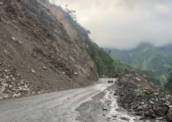 निरन्तर वर्षाले मुग्लिन–नारायणगढ र नागढुंगा–मुग्लिन सडकमा पहिरो, यातायात प्रभावित