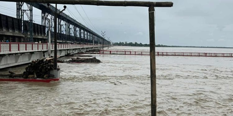 सप्तकोशीमा उच्च बहाव — ५६ ढोका खुले, पानी ५ लाख १० हजार क्युसेक नाघ्यो