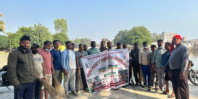 धनुषाधाममा मन्दिर परिसरमा सरसफाइ अभियान