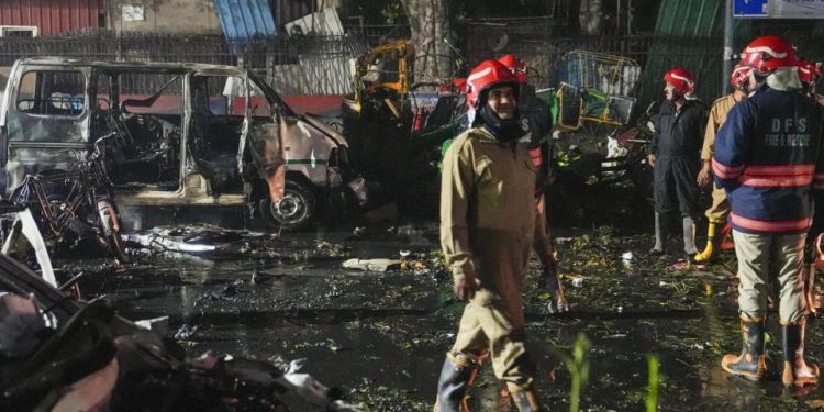 दिल्लीको लालकिल्ला नजिक मेट्रो स्टेशनमा कार विष्फोट, ८ जनाको मृत्यु
