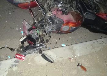 सिरहामा बस–मोटरसाइकल ठोक्किँदा २ युवकको मृत्यु, १ किशोर सख्त घाइते