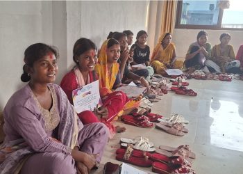 हिंसा प्रभावित महिलालाई आत्मनिर्भर बनाउन चप्पल बनाउने तालिम