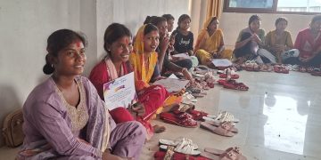 हिंसा प्रभावित महिलालाई आत्मनिर्भर बनाउन चप्पल बनाउने तालिम