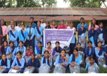 विद्यालय छोड्ने जोखिममा रहेका किशोरीलाई साथ, समुदायले पनि गर्‍यो प्रतिबद्धता