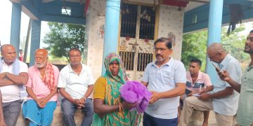समाजसेवी तथा नेपाली कांग्रेसका नेता जयकिशोर यादवद्वारा नवराजपुर–१ गेरुवाहामा करिब ६० घरधुरीलाई झुल वितरण