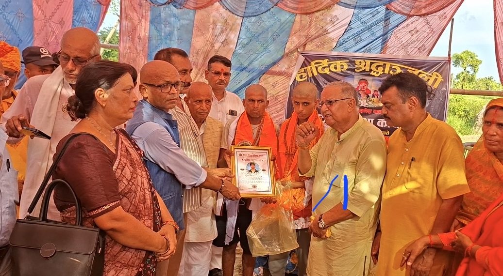 आन्दोलनमा ज्यान गुमाएका गणेशको परिवार र घाइते सुभाषलाई विश्व हिन्दु परिषद्को आर्थिक सहारा