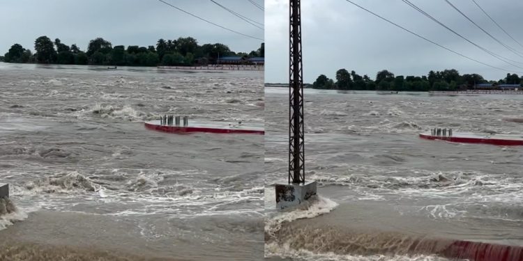 कोशी ब्यारेजमा पानीको बहाव बढ्दो, ३७ ढोका खोलियो