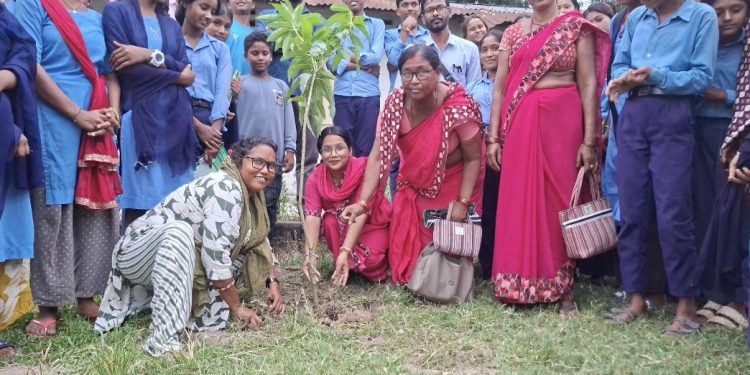 सिरहाका दुई विद्यालयमा जलवायु परिवर्तनबारे अभिमुखीकरण, इको क्लब गठन