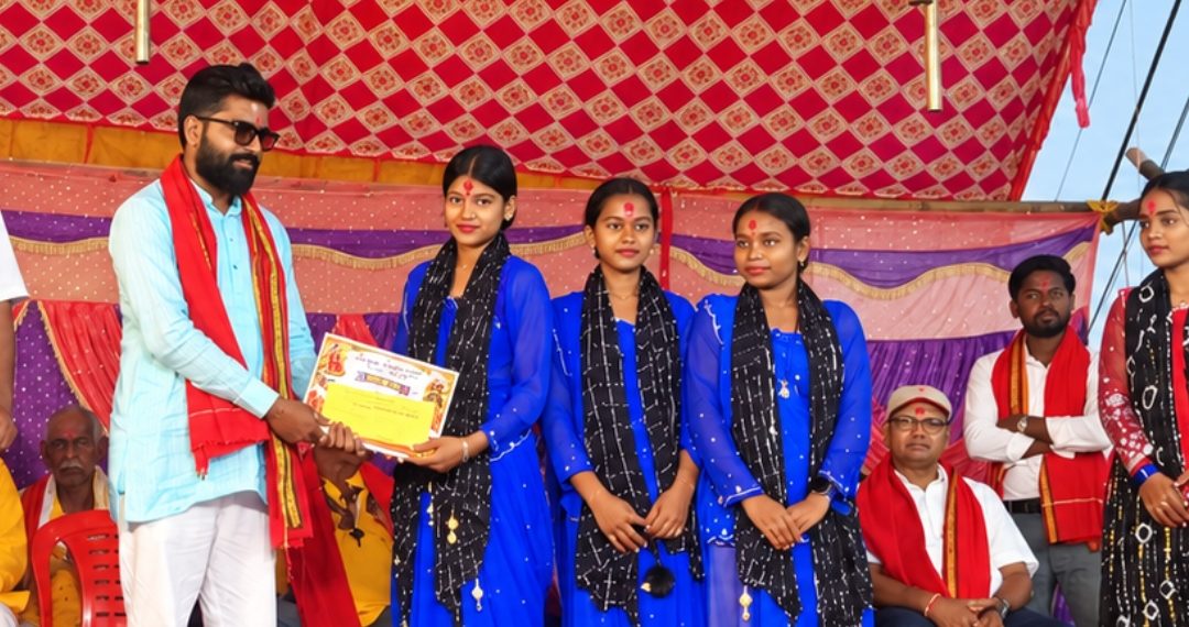 सरोज यादवद्वारा प्रथम सलहेश झिझिया ग्रुप खोक्सीलाई १५ हजार पुरस्कार