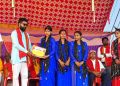 सरोज यादवद्वारा प्रथम सलहेश झिझिया ग्रुप खोक्सीलाई १५ हजार पुरस्कार