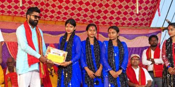 सरोज यादवद्वारा प्रथम सलहेश झिझिया ग्रुप खोक्सीलाई १५ हजार पुरस्कार