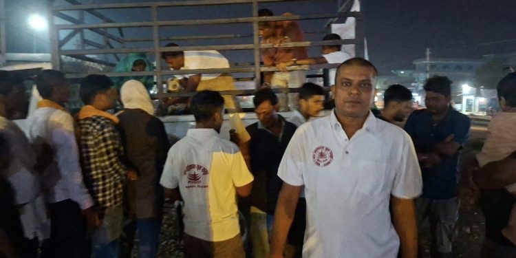 भोकालाई भोजन, प्यासिलाई पानी’ नारासहित लहानमा मानवीय सेवा अभियान